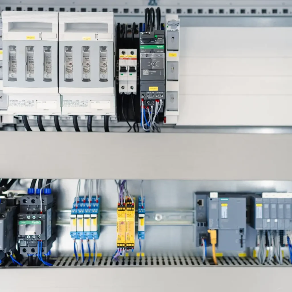kopfmedia-sj-automation-socialmedia-23 Professionelle Schaltschrank-Verdrahtung und Steuerungstechnik für die Industrie.